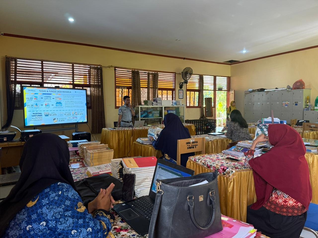 Jasa Raharja Mamuju Sosialisasi Keselamatan Lalu Lintas di SMPN 1 Pasangkayu Melalui Program PPKL