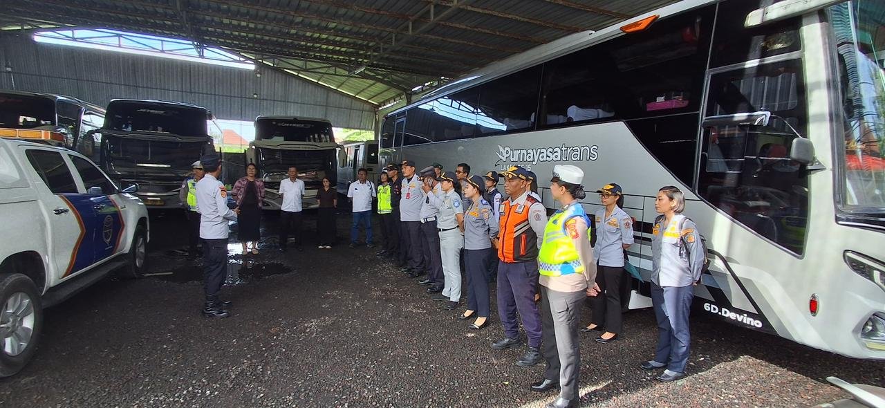 Jasa Raharja Wilayah Bali Bersama Mitra Laksanakan Rampcheck Armada Bus di White Horse Denpasar