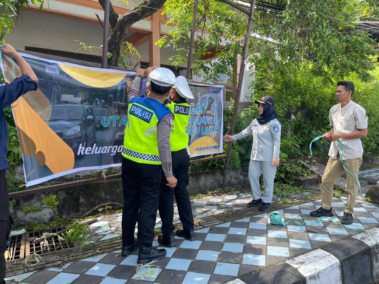 Tingkatkan Kesadaran Keselamatan Berlalu Lintas, Jasa Raharja Cabang Parepare Pasang Spanduk Himbauan di Sepanjang Jalan
