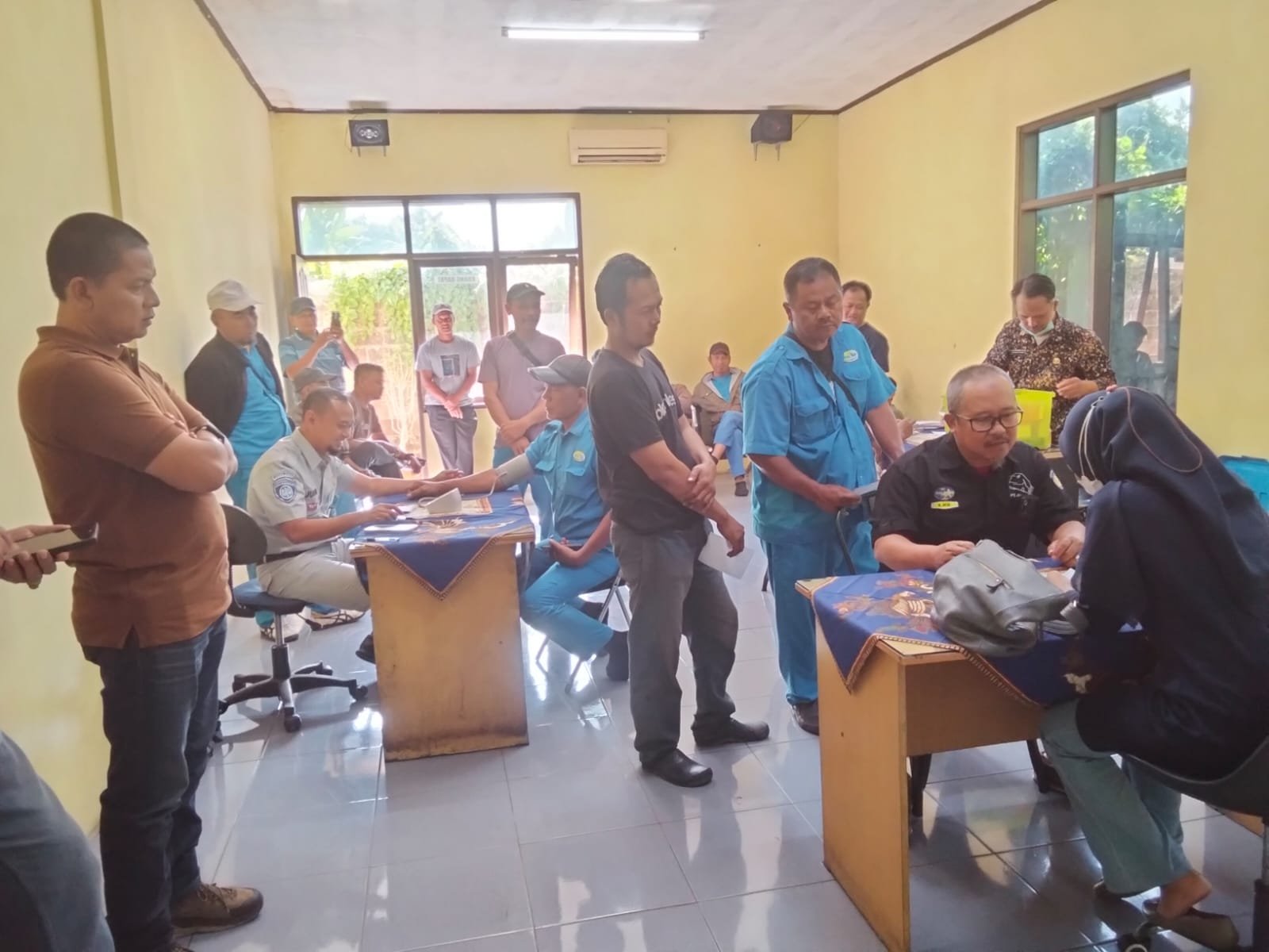 Jasa Raharja Cabang Tasikmalaya Gelar Pemeriksaan Kesehatan dan Pengobatan Gratis bagi Awak Kendaraan di PO Doa Ibu Tasikmalaya