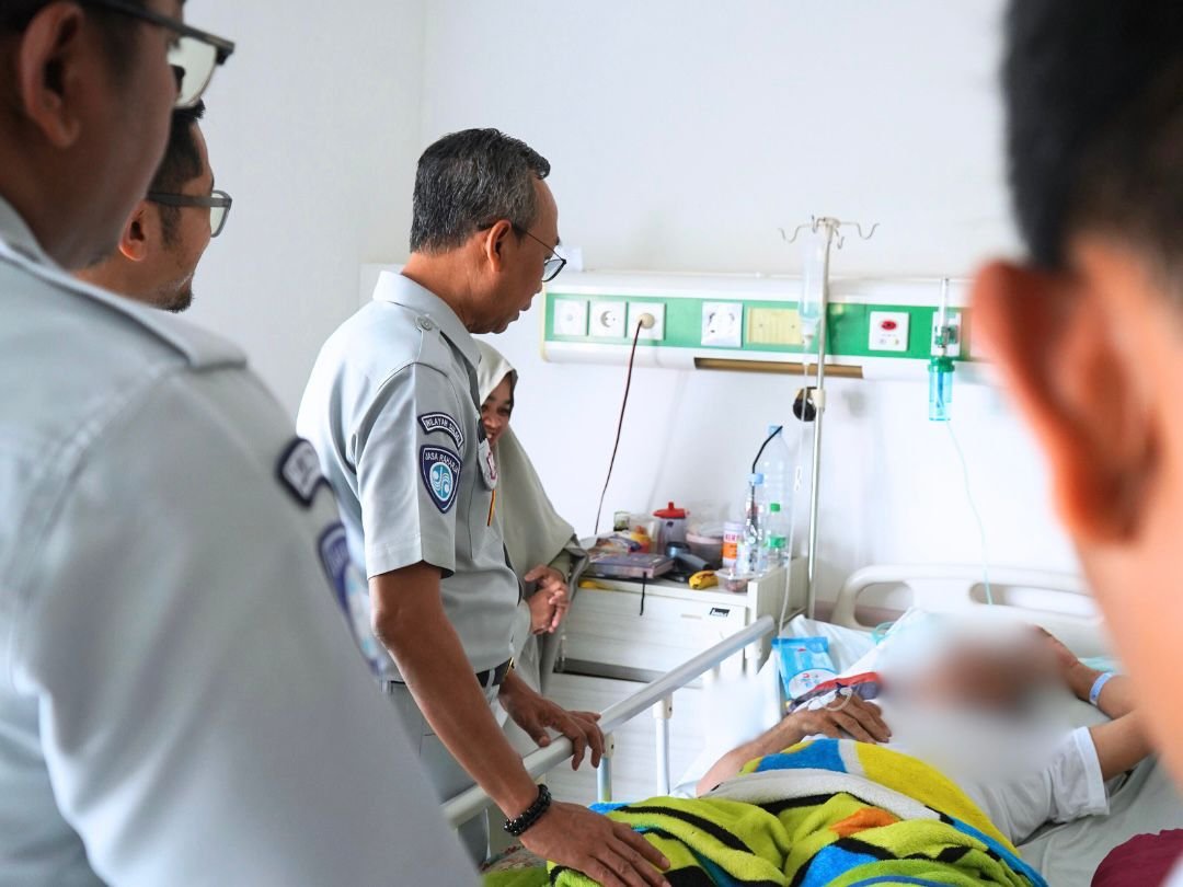 Maksimalkan Pelayanan dan Kepedulian, Jasa Raharja Sulsel Kunjungi Korban dan Berbagi Bingkisan Aksi Simpatik Selama PAM Lebaran 1447 H