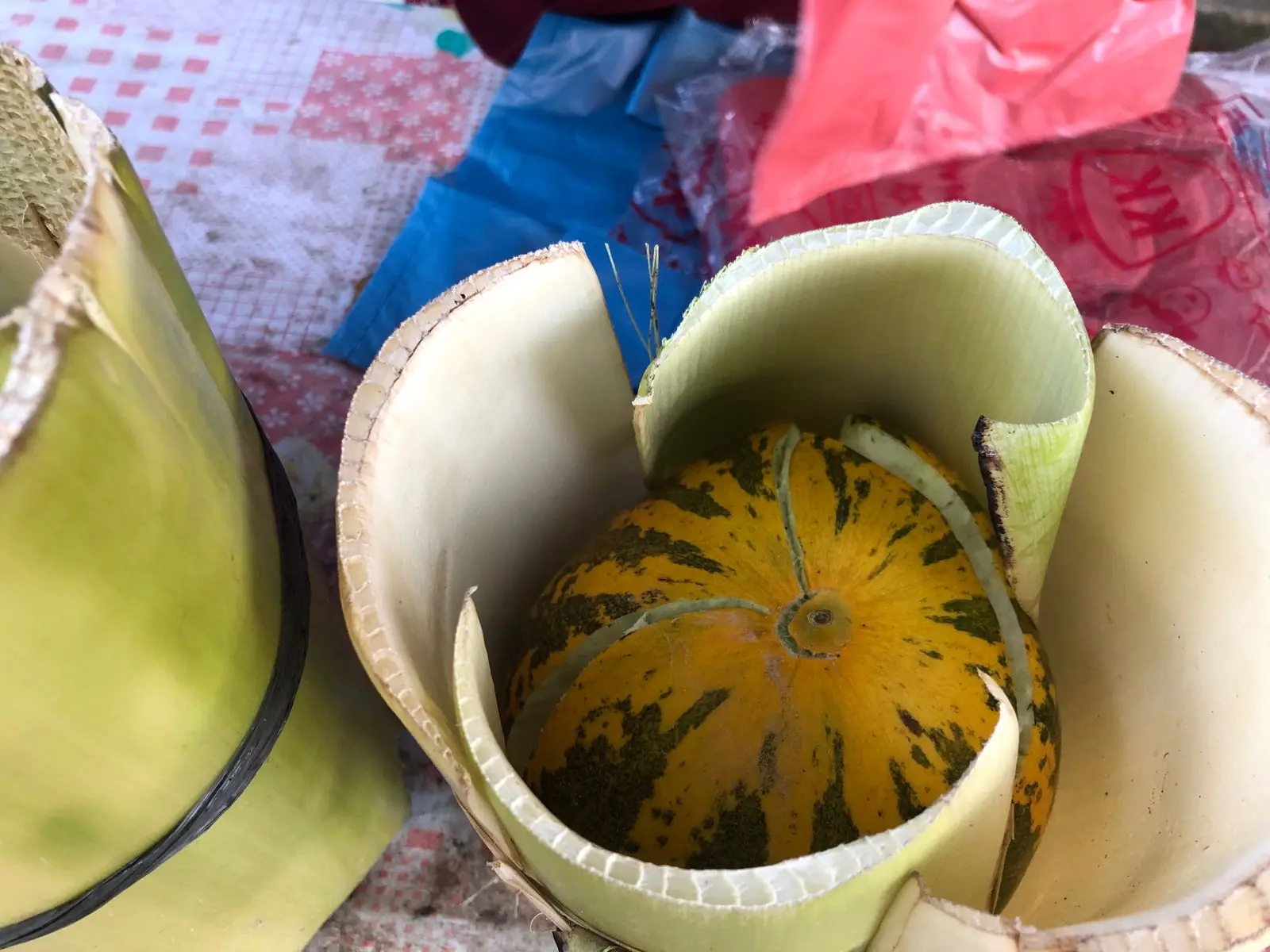 Keunikan Timun Suri Ala Aceh yang Dibungkus Batang Pisang