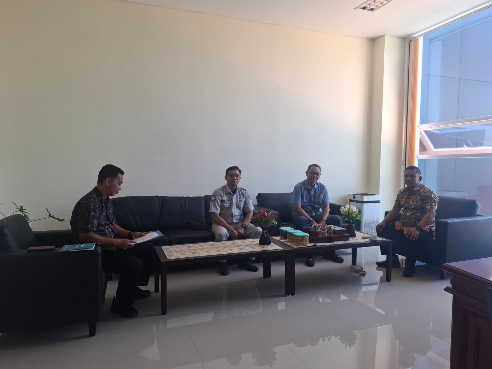 Kunjungan Kepala Cabang Jasa Raharja Pamekasan ke RS Bhayangkara Pamekasan Bahas Penguatan MoU