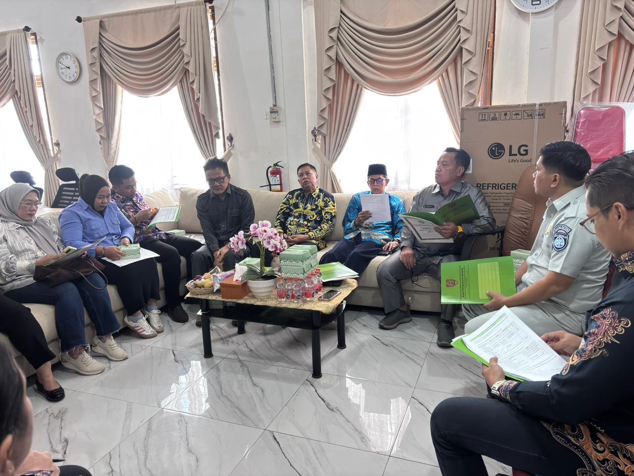 Kunjungan DPRD Kalteng, Samsat Kuala Kurun Perkuat Komitmen Layanan Prima