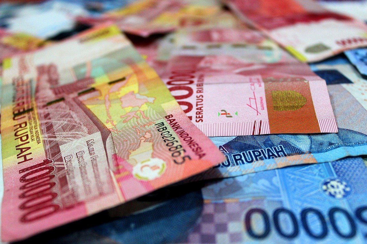Rupiah Pagi Ini Sentuh Rp17.704 per Dolar AS