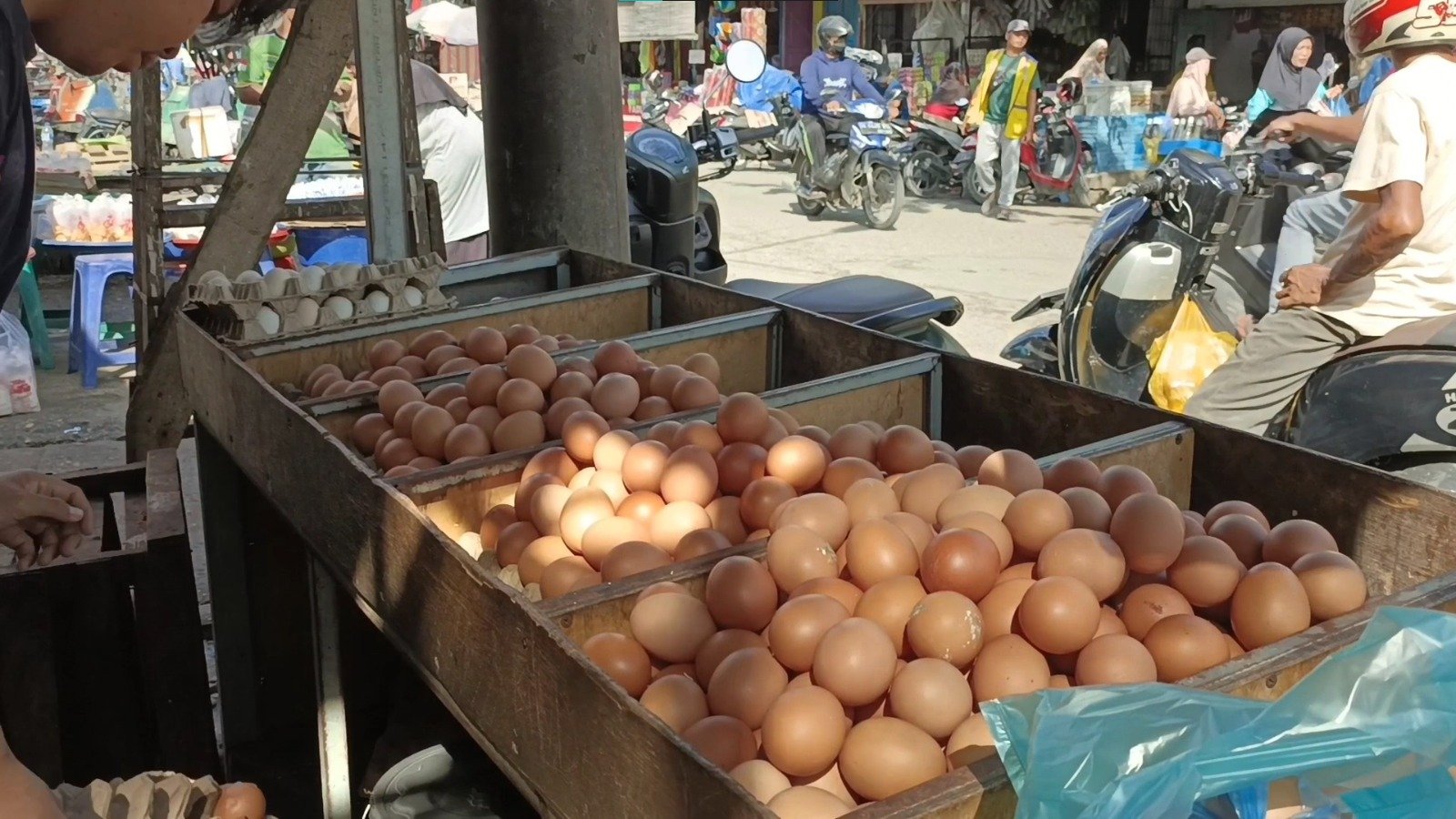 Harga Cabai Rawit Masih Tinggi di Rp72.500 per Kg, Telur Ayam Rp30.300 per Kg