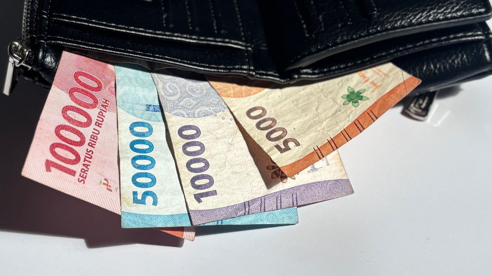 Rupiah Dibuka Menguat 73 Poin ke Posisi Rp17.800 per Dolar AS