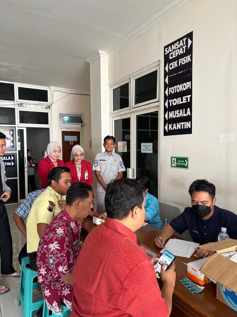 Jasa Raharja Bersama Biddokkes Polda Jateng Gelar Pemeriksaan Kesehatan Gratis di Samsat Ungaran