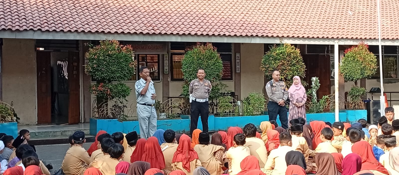 Peringati Hari Anak Nasional, Jasa Raharja dan Polres Purwakarta Tanamkan Budaya Tertib Lalu Lintas kepada Siswa SD Cipaisan