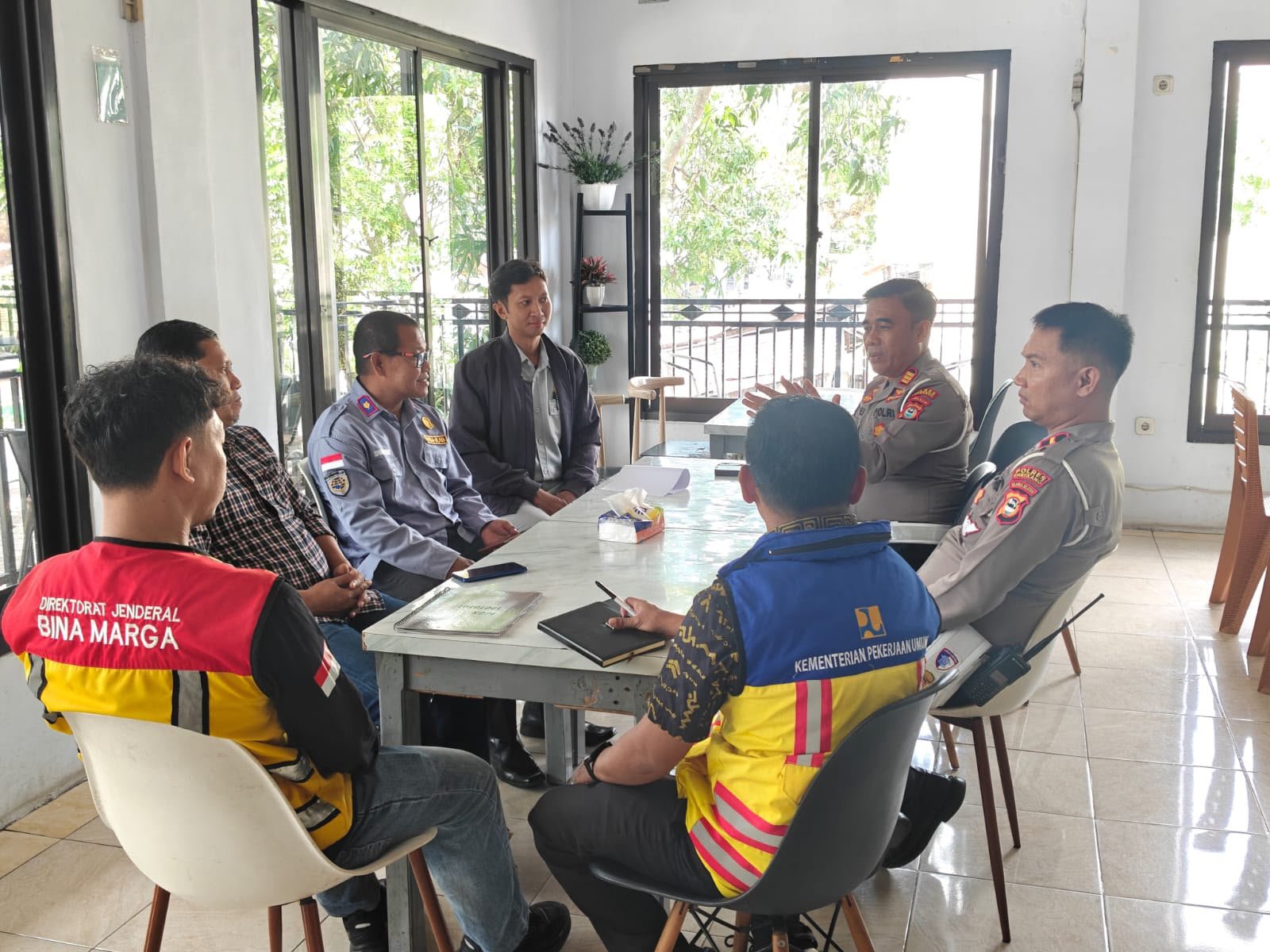 PT Jasa Raharja (Persero) Cabang Parepare Perkuat Kolaborasi Bersama Kasatlantas Polres Enrekang dan Stakeholder Terkait untuk Mewujudkan Keselamatan Pengguna Jalan di Enrekang
