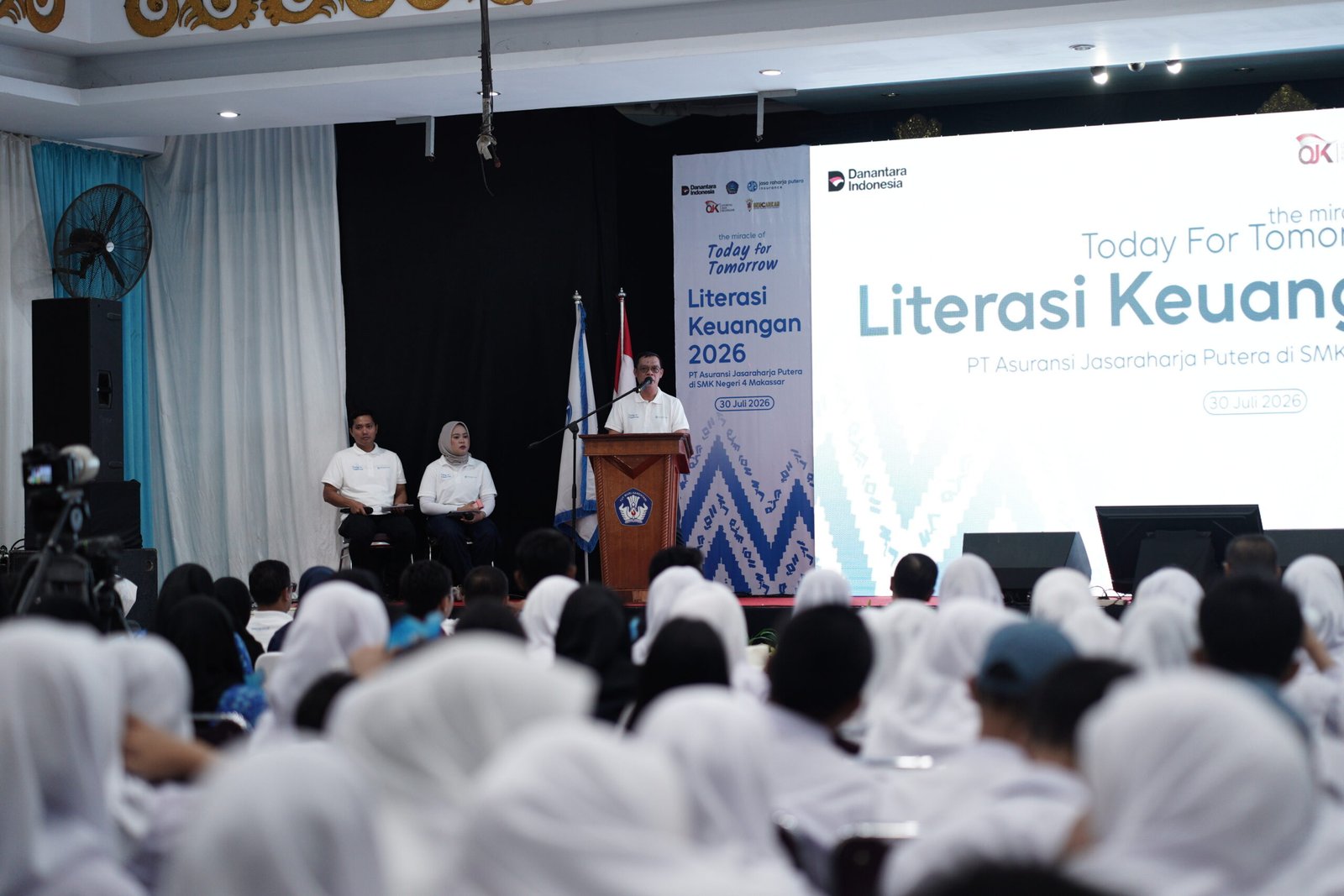 Jasaraharja Putera Perkuat Literasi Keuangan Generasi Muda melalui Edukasi, Perlindungan Asuransi, dan CSR di SMK Negeri 4 Makassar